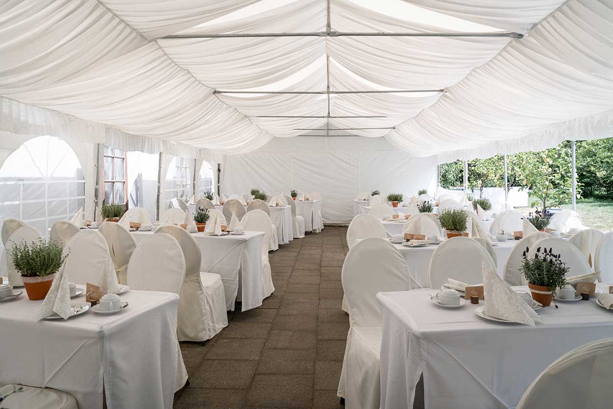 Foto eines leeren Partyraumes