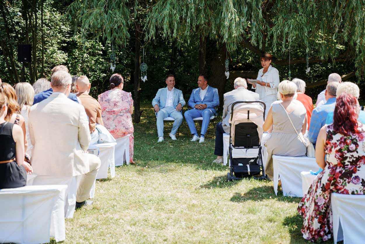 Die Traurednerin aus Sicht der Gäste