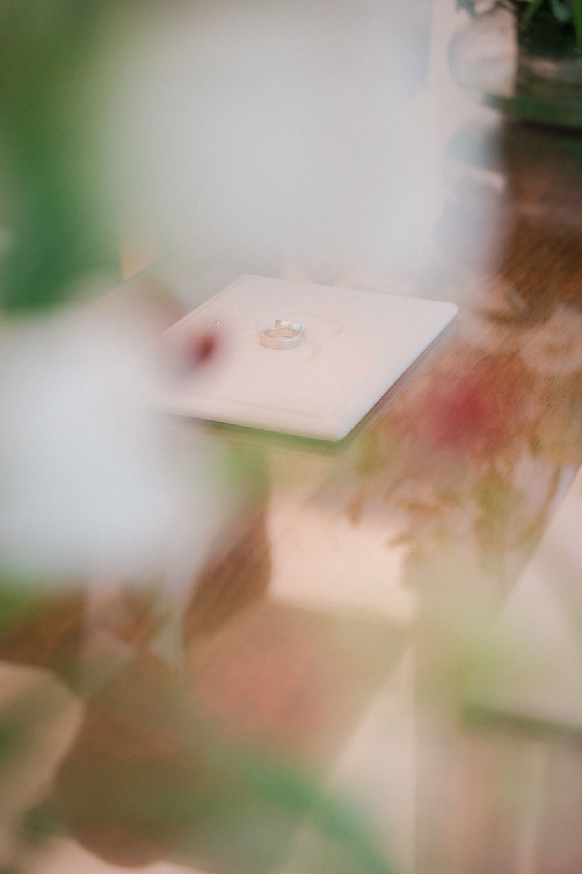 Ein Brief liegt auf dem Tisch